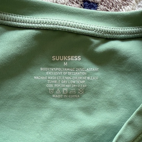 Women’s double lined fitted basic tee - Picture 2 of 2